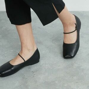 Empress Classic Black Mary Jane Flats - Women's size 40